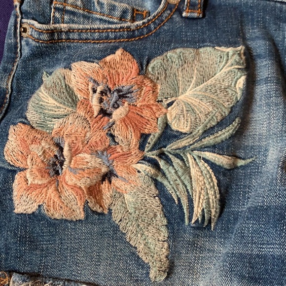 Size 00 women’s AéRopostale jean shorts - Picture 2 of 7